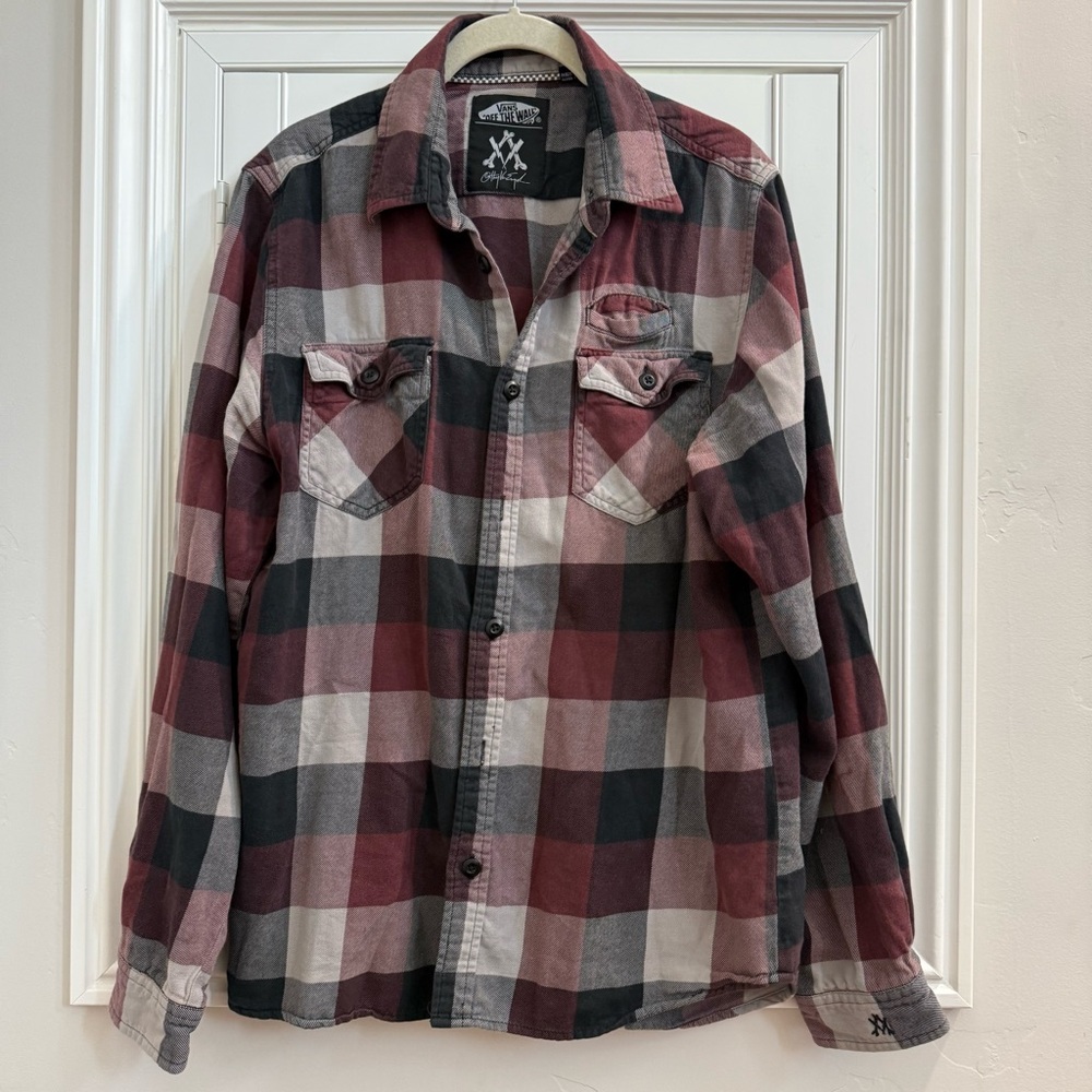 3/$10 🛒🛍️ Vans Men’s Plaid Shirt in Red, Black, and Gray - Size Medium